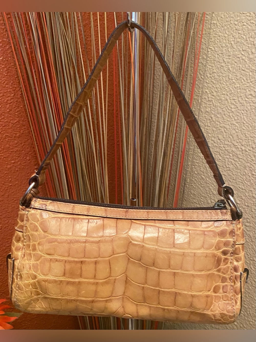 Dooney & Bourke - VINTAGE - EUC - Crocodile-Embossed Leather Shoulder Bag - Picture 2 of 13